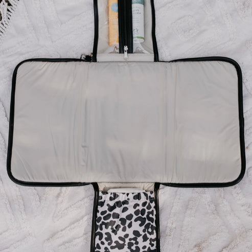 Change mat clutch dalmation open