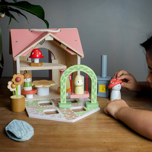 Child playing with the merrywood rosewood cottage