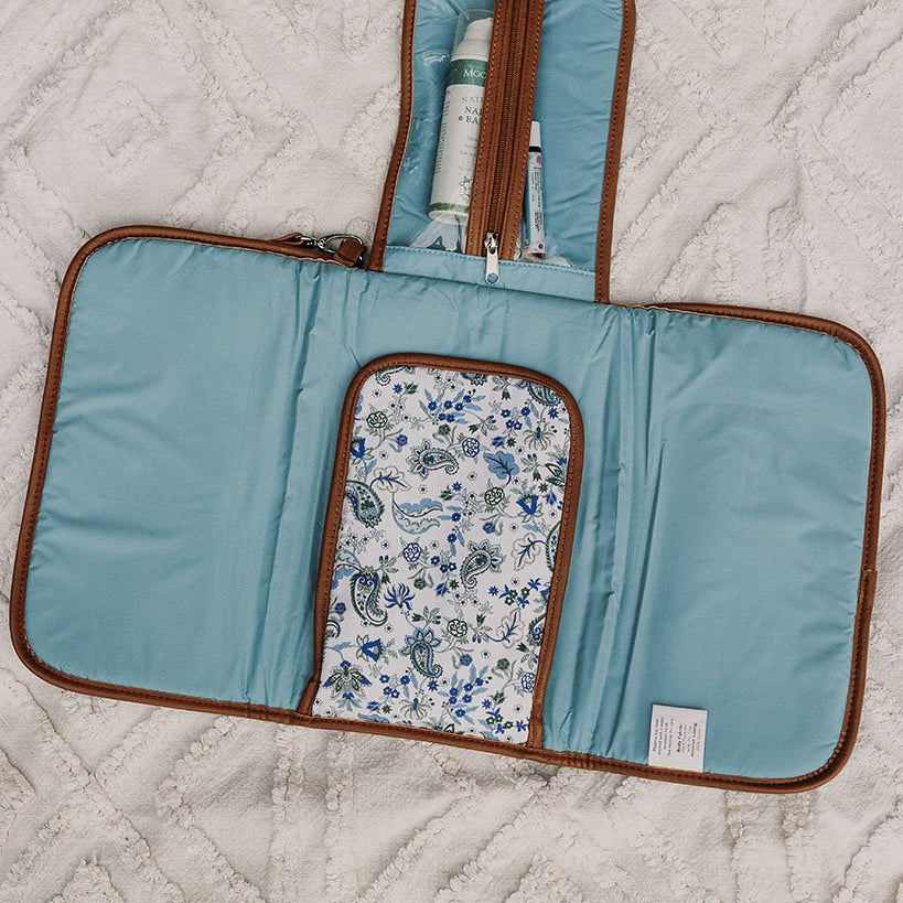 Change mat in blue paisley open