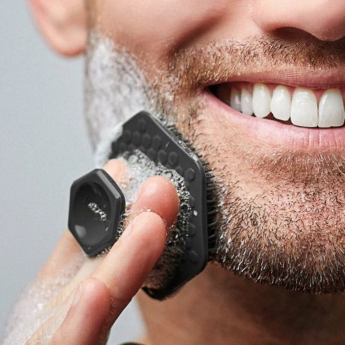 Tooletries face scruber being used