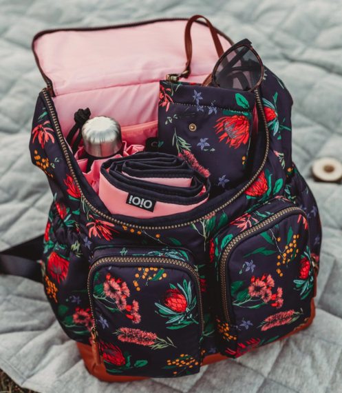 Backpack in Floral open and packed