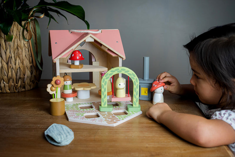 Child playing with the merrywood rosewood cottage