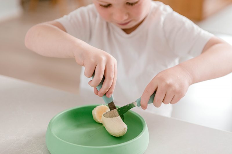 Suckie scoop plate being used by a boy